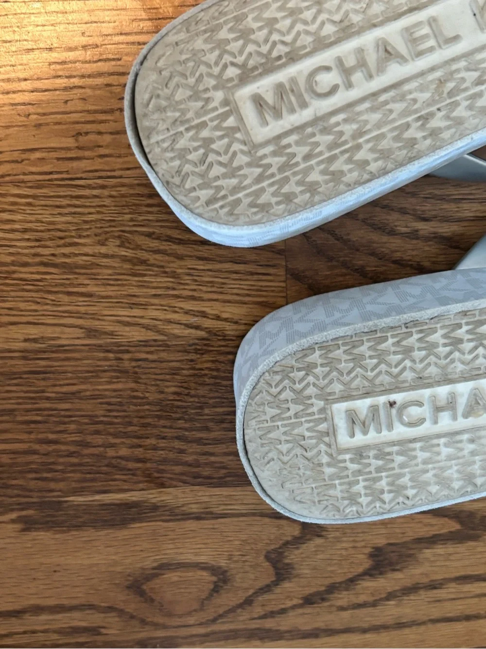 Michael Kors Bedford Glam Flip Flops White/Silver Wedge Sandals Size 8